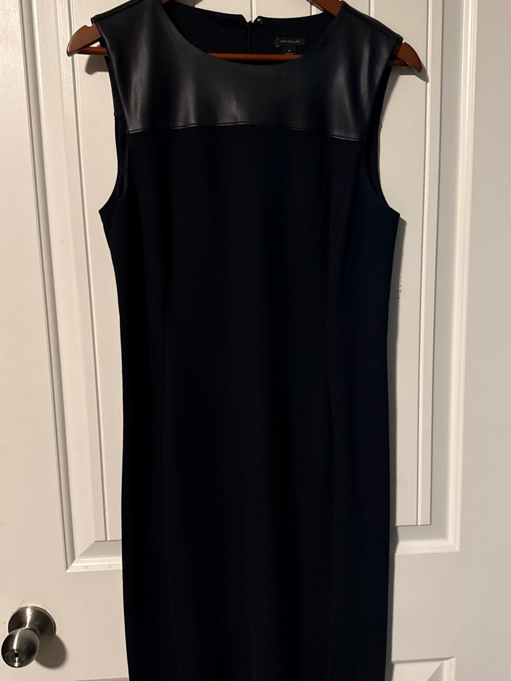 Ann Taylor Women’s Classic Black Sleeveless Shift Dress with Faux Leather Sz 10